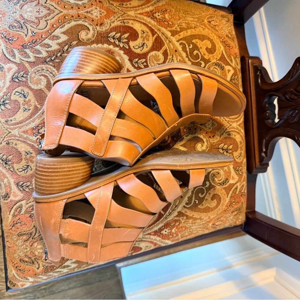 Sofft Zip back leather sandal. Size 9. EUC Only worn 1x. Wood heel. - Picture 12 of 14